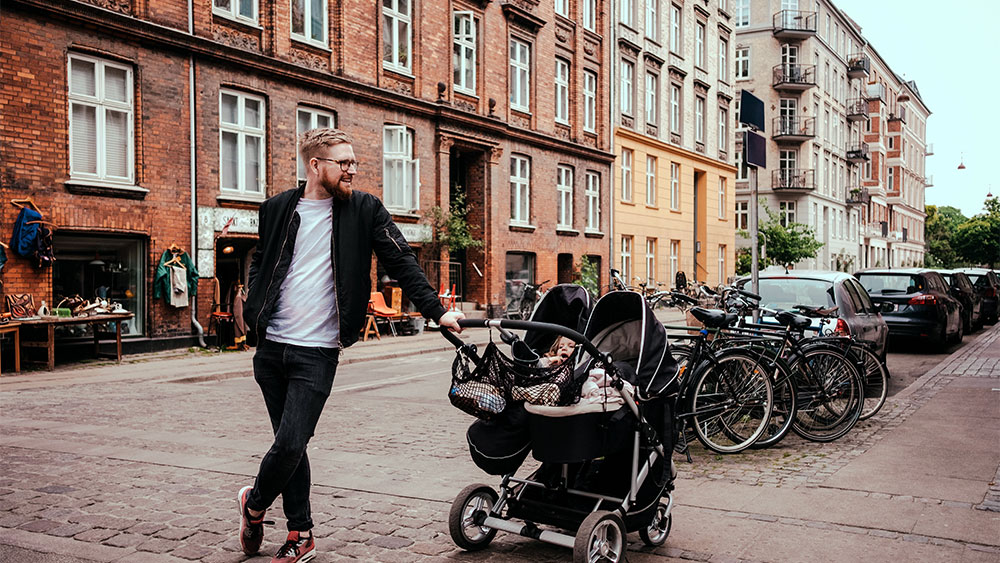 Billede til nyheden Mere barsel til far kan give mere pension til mor